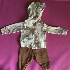 Carter’s 2 pc set used in good conditions